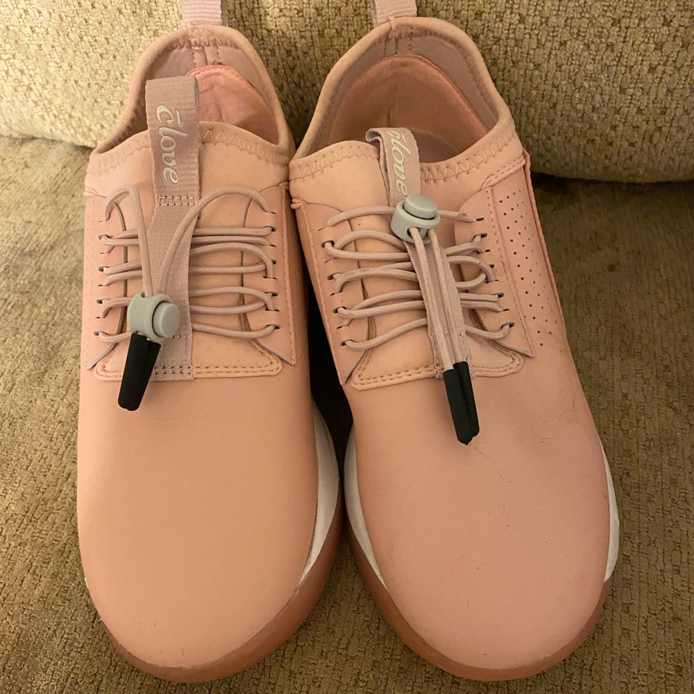 Size 6 and a half too big only tried on but they were too small. Brand new